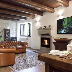 Il Borgo , Casteldelci Italia